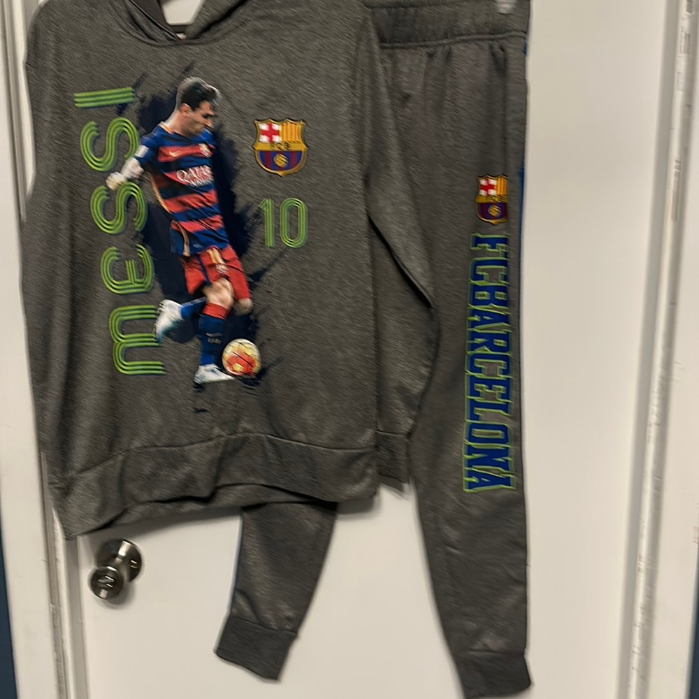 EUC Lionel Messi FCB hard to find the hoodie/pants combo size boys Large. 10/12
